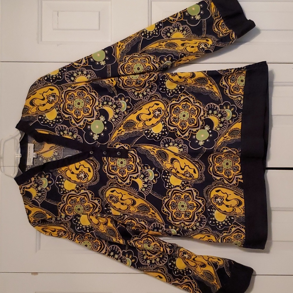 Jones New York Sport top. Womens size med.